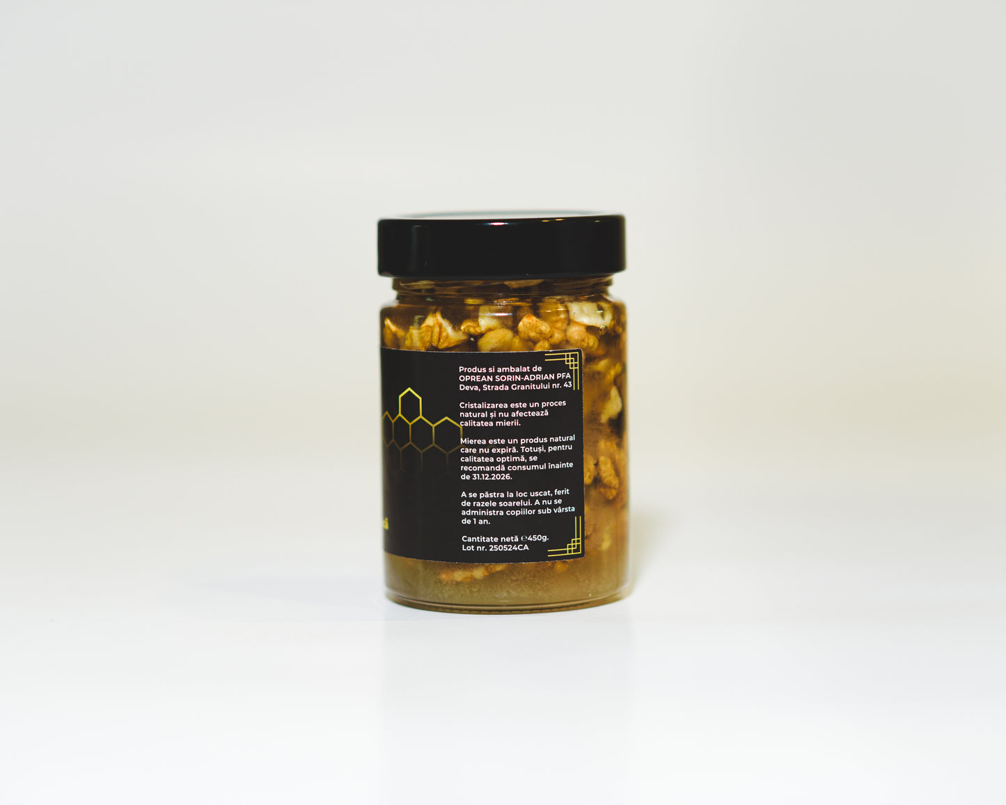 Miere de salcâm cu sâmburi de nucă 450g